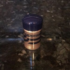 Mac gold pigment powder